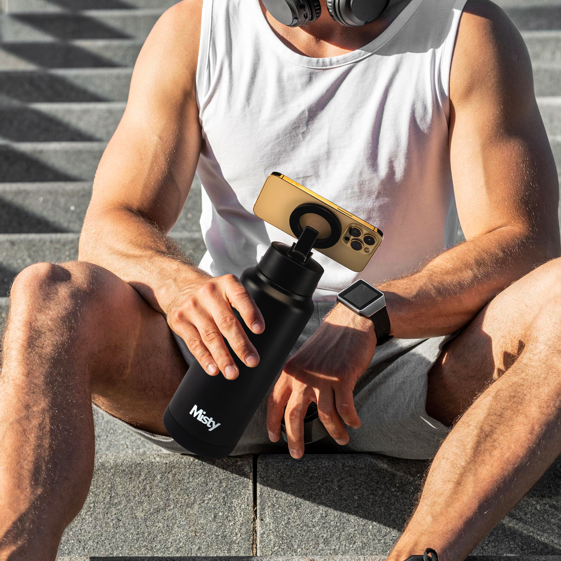 Thermal water bottle with magsafe phone holder